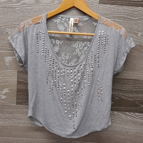 Eyeshadow Tops - Eyeshadow lace back glitter front crop top